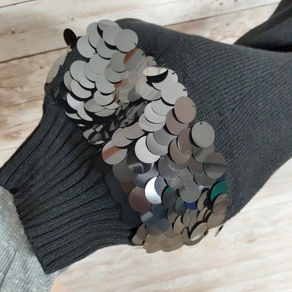 Michael Kors Long Sleeved Embellished Sweater 282 - Picture 3 of 8